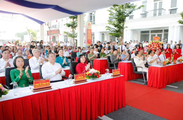 Hà Nội gắn biển tên phố Lê Giản và phố Bạch Thành Phong -0