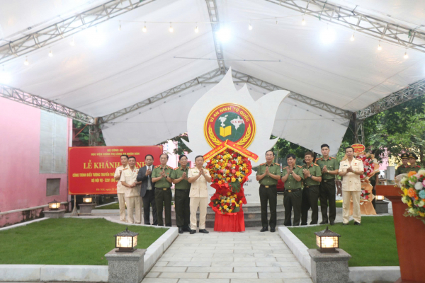 Khánh thành công trình biểu trưng truyền thống của Trường E201 tại khuôn viên Học viện Chính trị CAND -0