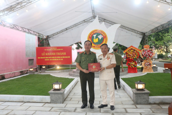 Khánh thành công trình biểu trưng truyền thống của Trường E201 tại khuôn viên Học viện Chính trị CAND -0