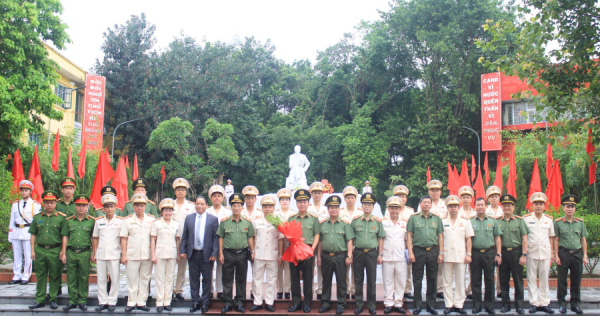 Khánh thành công trình biểu trưng truyền thống của Trường E201 tại khuôn viên Học viện Chính trị CAND -0