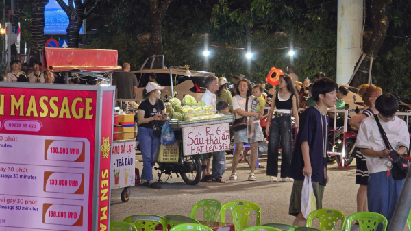 Đà Nẵng: Chấn chỉnh “bát nháo” hàng rong tại chợ đêm Sơn Trà -2