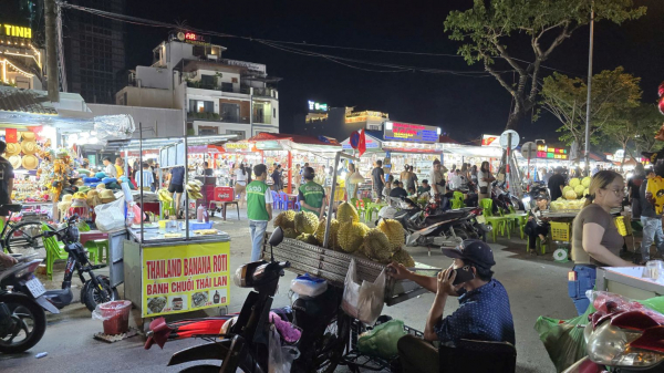 Đà Nẵng: Chấn chỉnh “bát nháo” hàng rong tại chợ đêm Sơn Trà -2