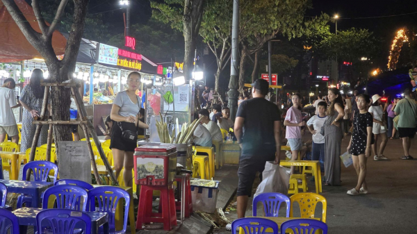 Đà Nẵng: Chấn chỉnh “bát nháo” hàng rong tại chợ đêm Sơn Trà -3