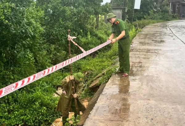 Quảng Tri di dời người dân các điểm xung yếu tránh hiểm hoạ hoàn lưu bão -0