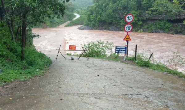 Quảng Tri di dời người dân các điểm xung yếu tránh hiểm hoạ hoàn lưu bão -0