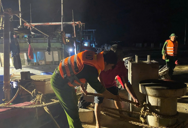 Quảng Trị di dời các hộ dân ở vùng xung yếu ngay trong đêm phòng chống bão  -0