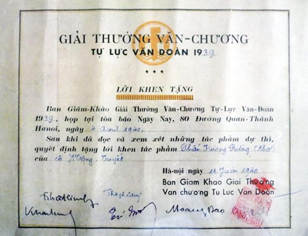 Nhà văn, ứng xử xã hội và sự 