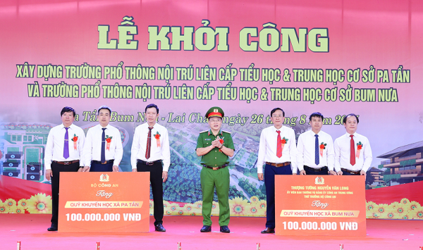 Thứ trưởng Nguyễn Văn Long dự Lễ khởi công  2 trường học nội trú biên giới Lai Châu -0