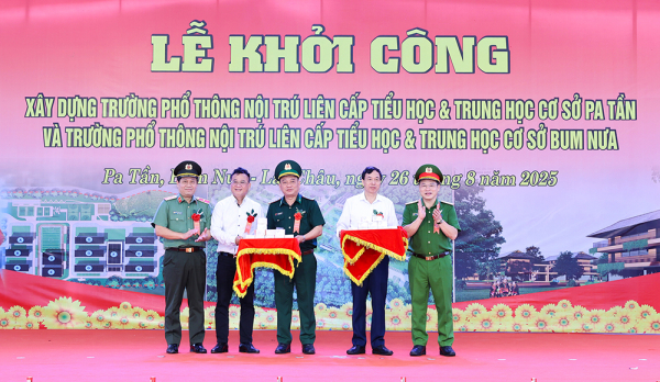 Thứ trưởng Nguyễn Văn Long dự Lễ khởi công  2 trường học nội trú biên giới Lai Châu -0