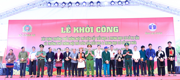 Thứ trưởng Nguyễn Văn Long dự Lễ khởi công  2 trường học nội trú biên giới Lai Châu -0