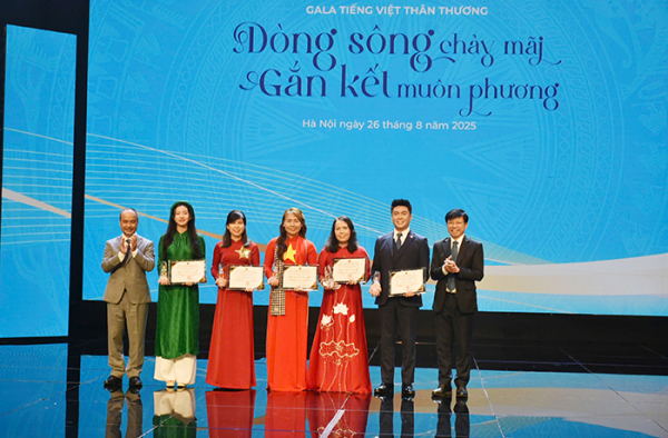 Gala “Tiếng Việt thân thương” và Lễ trao giải Sứ giả tiếng Việt ở nước ngoài năm 2025: Để Dòng sông tiếng Việt chảy mãi -0
