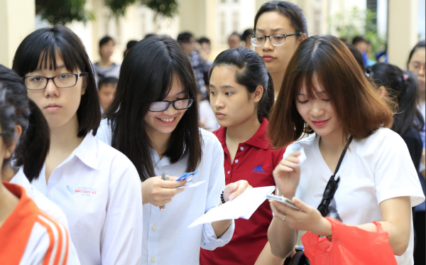 Tuyển sinh đại học năm 2025: Băn khoăn về cách thức cộng điểm thưởng, quy đổi chứng chỉ ngoại ngữ -0