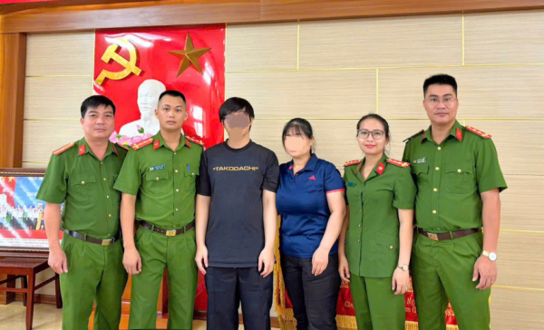Giải cứu thanh niên 18 tuổi ở Hải Phòng thoát bẫy “bắt cóc online” -0