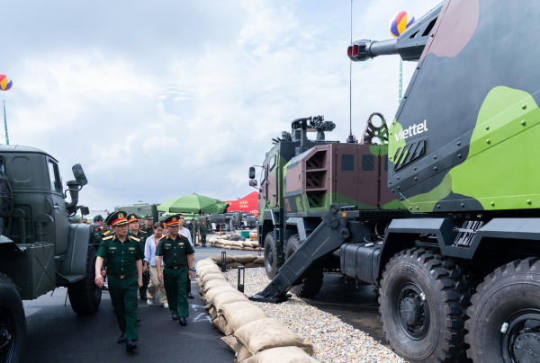 Nhiều khí tài công nghệ cao được Viettel trình diễn tại  triển lãm lớn nhất từ trước tới nay -0