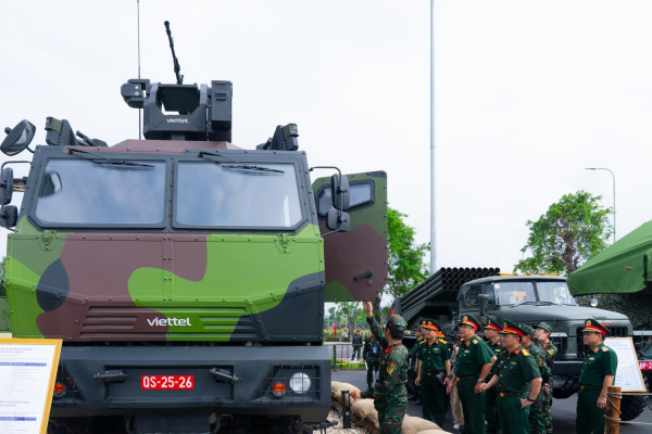 Nhiều khí tài công nghệ cao được Viettel trình diễn tại  triển lãm lớn nhất từ trước tới nay -0