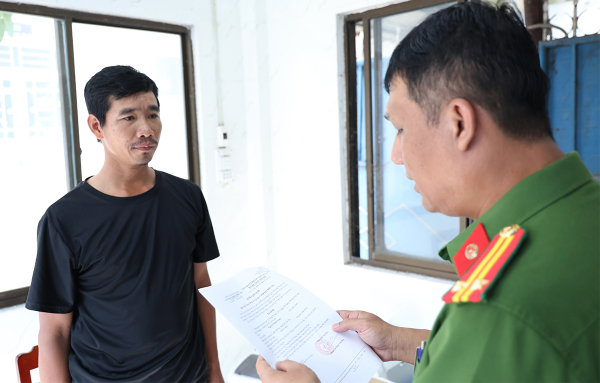 Bắt đối tượng đâm người chạy xe ôm hàng chục nhát rồi cướp xe lúc rạng sáng -0