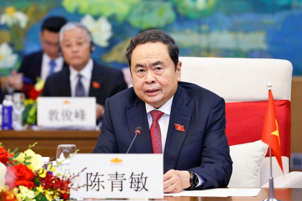 Chủ tịch Quốc hội hội đàm với Ủy viên trưởng Nhân đại toàn quốc Trung Quốc -0