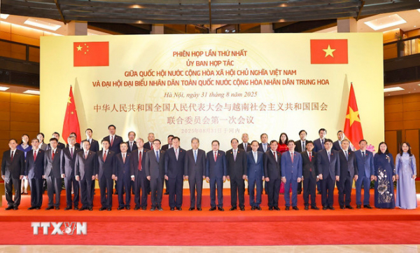 Chủ tịch Quốc hội hội đàm với Ủy viên trưởng Nhân đại toàn quốc Trung Quốc -0