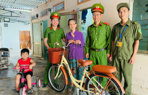 Nữ Phó trưởng Công an phường bản lĩnh, nhân văn -0