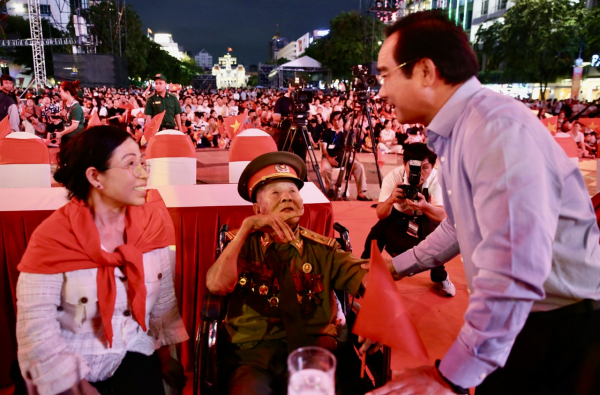 Chương trình nghệ thuật “Ánh sao độc lập” thắp sáng niềm tự hào tại TP Hồ Chí Minh -0