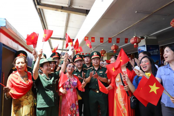 Xúc động giây phút tiễn đoàn diễu binh – diễu hành A80 trở về đơn vị công tác -0