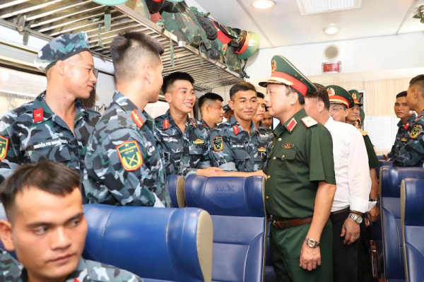 Xúc động giây phút tiễn đoàn diễu binh – diễu hành A80 trở về đơn vị công tác -0