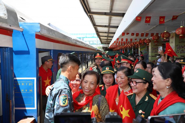 Xúc động giây phút tiễn đoàn diễu binh – diễu hành A80 trở về đơn vị công tác -0