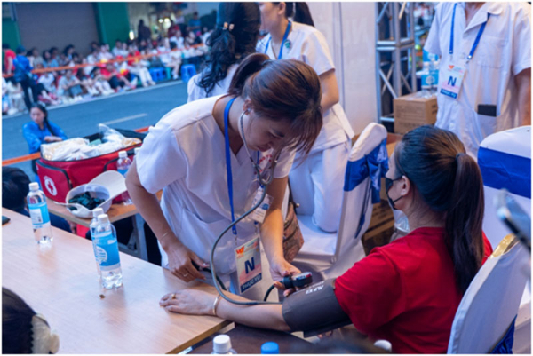 Những khoảnh khắc đẹp tại các trạm sức khỏe Pharmacity đồng hành cùng A80 -1