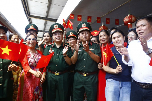 Xúc động giây phút tiễn đoàn diễu binh – diễu hành A80 trở về đơn vị công tác -0