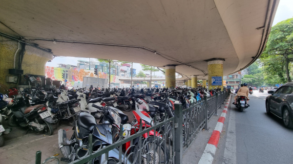 Di dời ngay các bãi trông giữ xe sau vụ cháy dưới gầm cầu Vĩnh Tuy -0