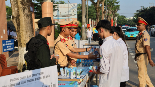 Đảm bảo an ninh, an toàn giao thông trong ngày khai trường -0