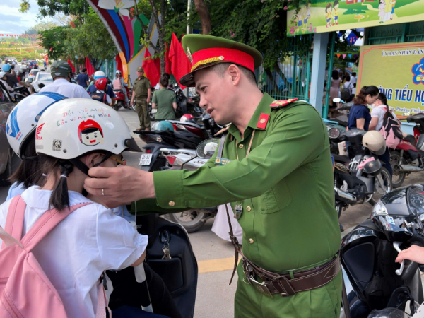 Đảm bảo an ninh, an toàn giao thông trong ngày khai trường -0