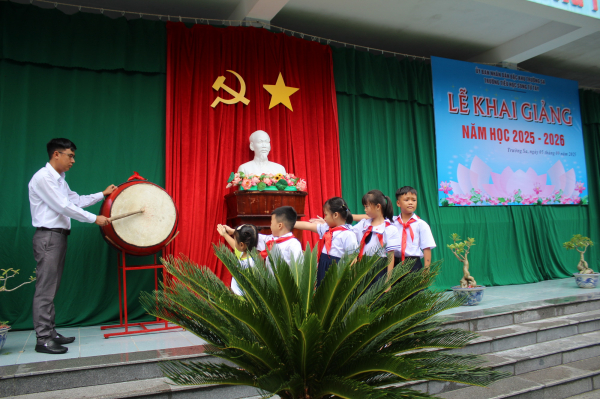 Sôi nổi lễ khai giảng năm học mới ở Đặc khu Trường Sa -0