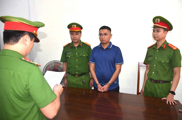 Lừa “vay tiền đáo hạn”, cựu nhân viên ngân hàng bị bắt giam -0