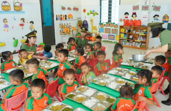 Nhiều hoạt động nhân văn của Công an Quảng Trị đồng hành cùng học sinh  -0