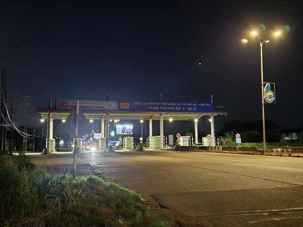 Trạm thu phí ngừng hoạt động chưa tháo dỡ, tiềm ẩn nhiều rủi ro -0