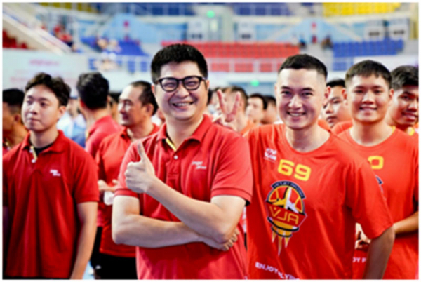 Gần 600 “chiến binh bầu trời” Vietjet tranh tài thể thao và hành động vì môi trường biển -0