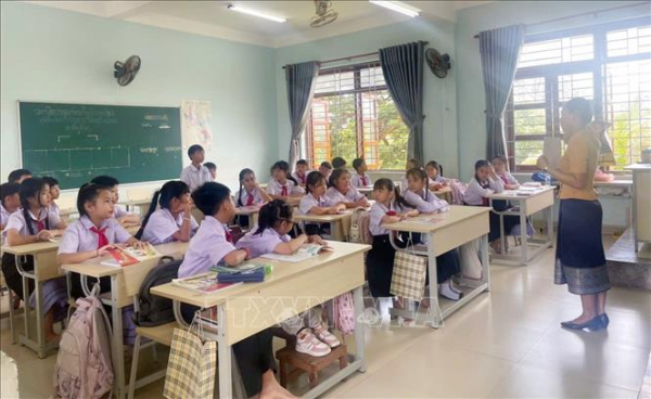 Nơi ươm mầm tình yêu tiếng Việt tại Lào -0