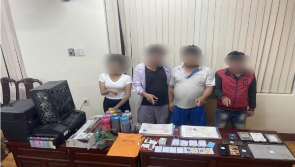 Bắt 5 đối tượng trong đường dây làm giả trên 500 loại giấy tờ  -0