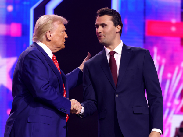 ông kirk là d-ng minh thân thi-t v-i t-ng th-ng trump.jpeg -0