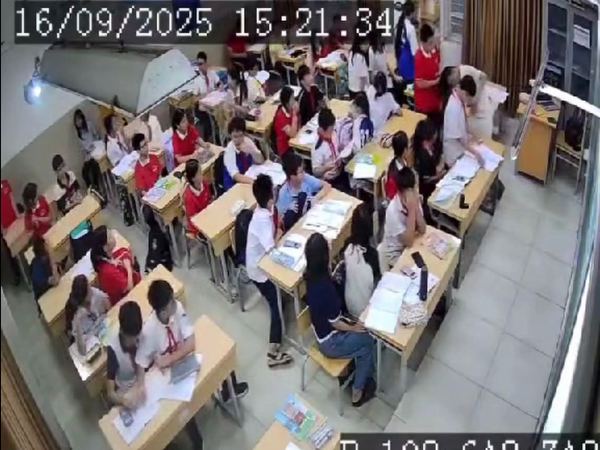 Vụ học sinh lớp 7 giật tóc, đẩy cô giáo ngã trong lớp học: Chưa có hồ sơ sức khỏe của học sinh -0