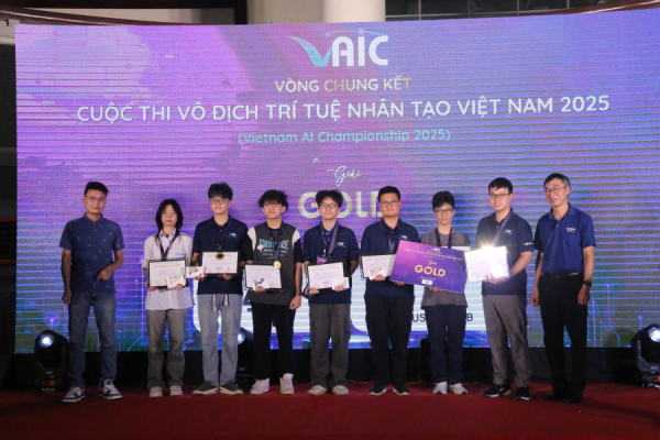 Trường THPT chuyên Hà Nội-Amsterdam giành giải đặc biệt cuộc thi 