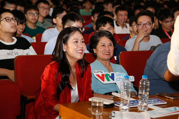 Gần 4000 sinh viên đã tham gia Unitour “A.I thực chiến”, Đại học Bách Khoa bùng nổ đăng ký -0