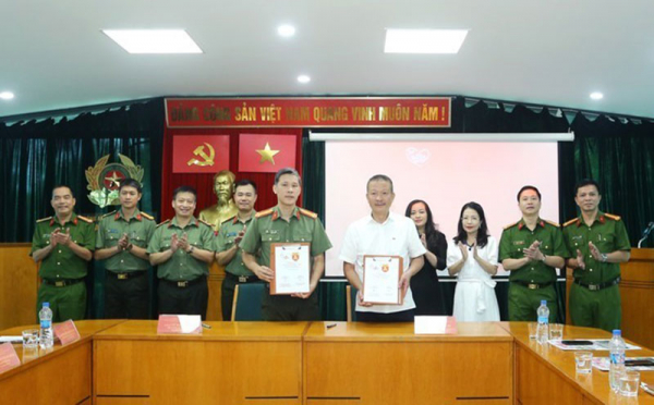 Sau Hà Nội, Tân Hiệp Phát tiếp tục bảo trợ con em cán bộ, chiến sĩ Công an có hoàn cảnh khó khăn với tổng trị giá 9 tỷ đồng tại TP Hồ Chí Minh -0
