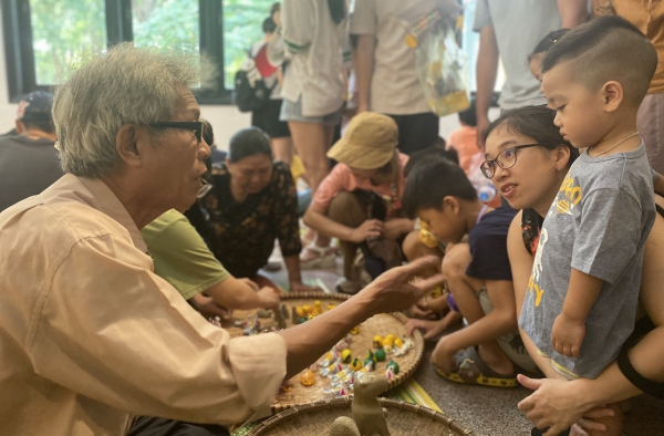 Khám phá đồ chơi dân gian, trải nghiệm đặc biệt cùng tiến sĩ AI dịp Tết Trung thu -0