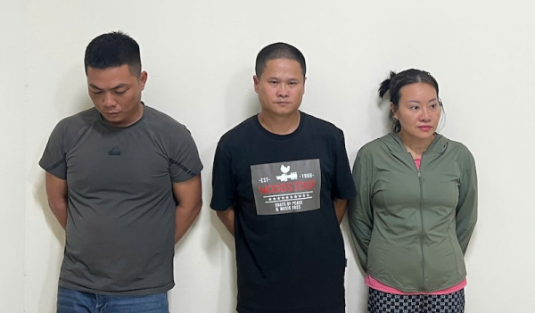 Bắt ổ nhóm xả trộm gần 50m3 chất thải xuống sông Tô Lịch, -0