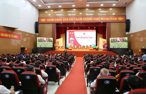 Đại hội Thi đua yêu nước tỉnh Nghệ An năm 2025: Tôn vinh, lan toả những tấm gương điển hình tiên tiến -0