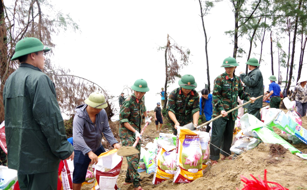 Hà Tĩnh huy động cả hệ thống chính trị chủ động ứng phó với bão số 10  -0
