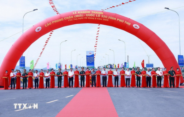 Thủ tướng: Cầu Phong Châu mới là nhịp cầu hàn gắn vết thương, nhen lên niềm tin -0