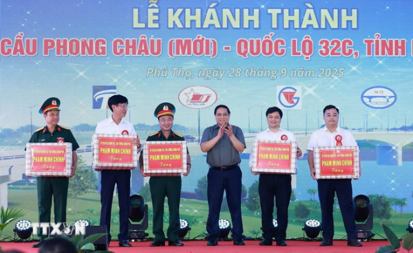 Thủ tướng: Cầu Phong Châu mới là nhịp cầu hàn gắn vết thương, nhen lên niềm tin -0